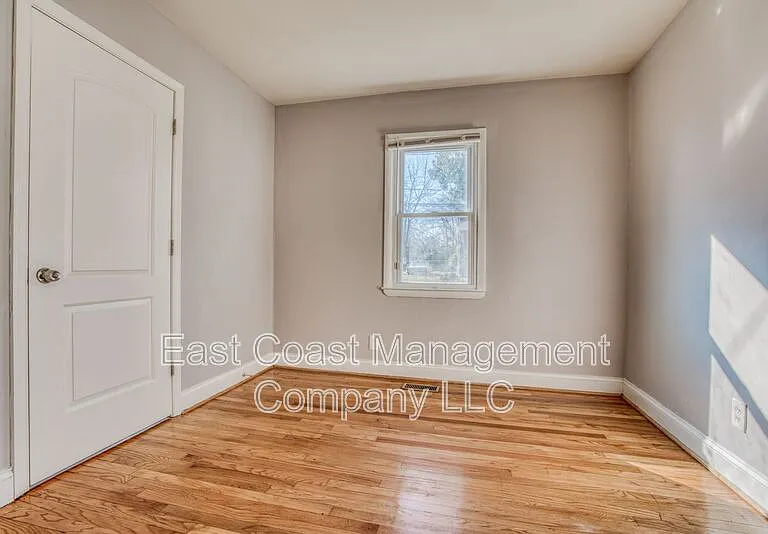 214 Center St — Photo 25