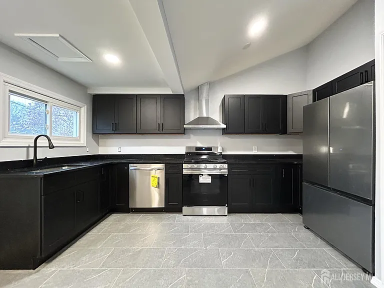 36 Arden St — Photo 3