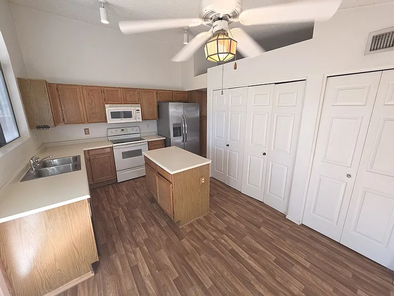 1056 W Sunward Dr — Photo 6