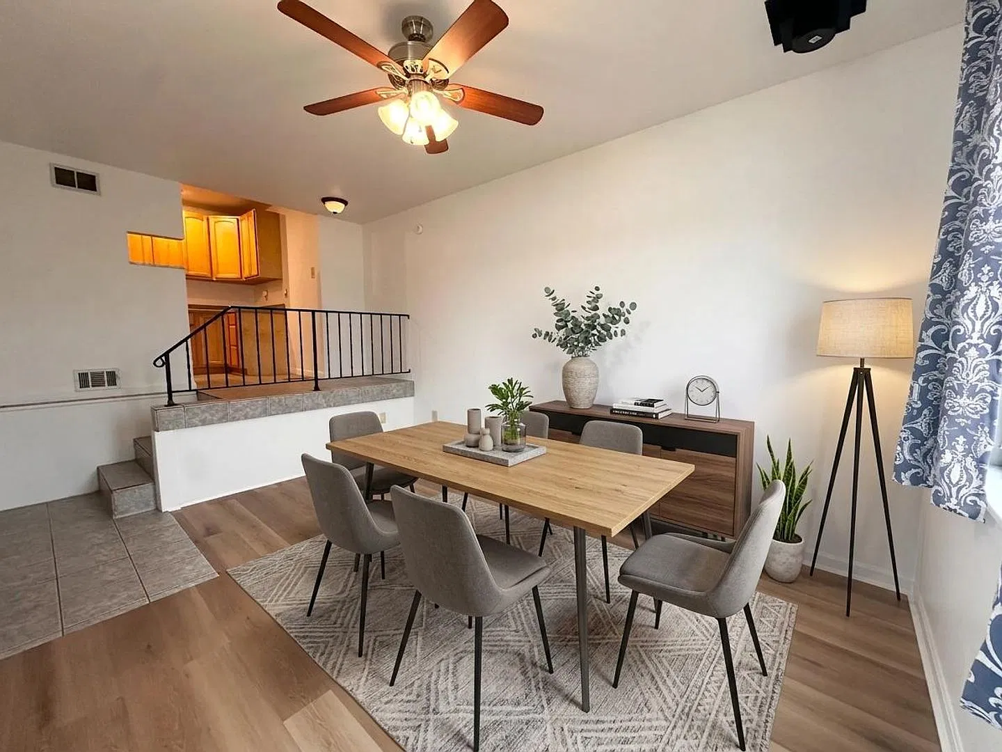 2 Bedroom w/ Bonus Room in York! — Photo 3