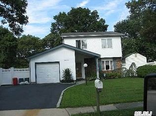 24 Bea Ave, Holbrook, NY 11741