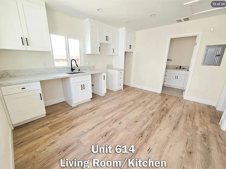 614 W 84th St #614 — Photo 3