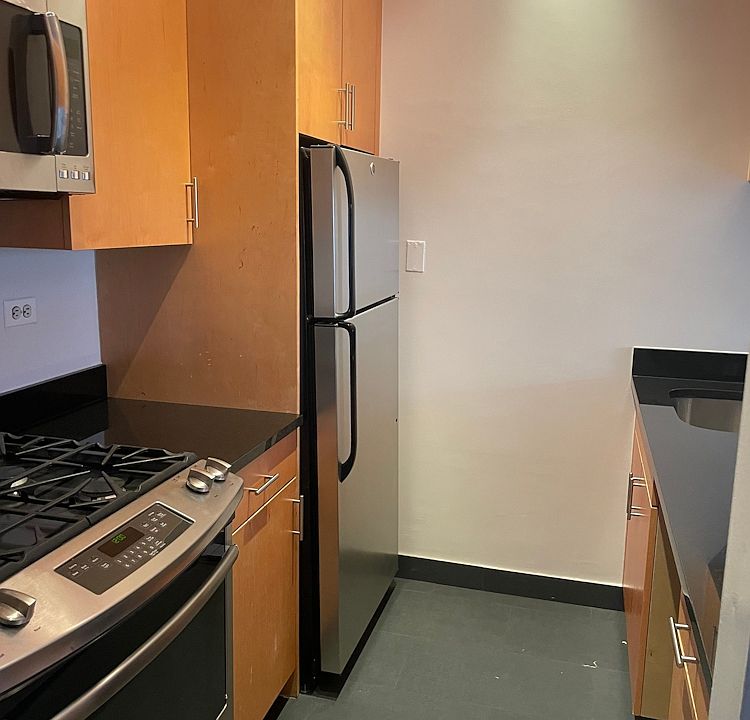 1st image of 200 E 72nd St APT 3J