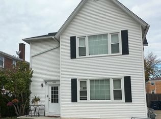 1252 Brown St #2, Des Plaines, IL 60016