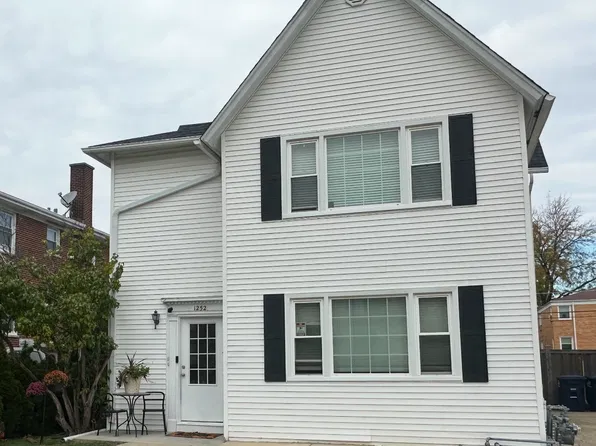 1252 Brown St #2, Des Plaines, IL 60016