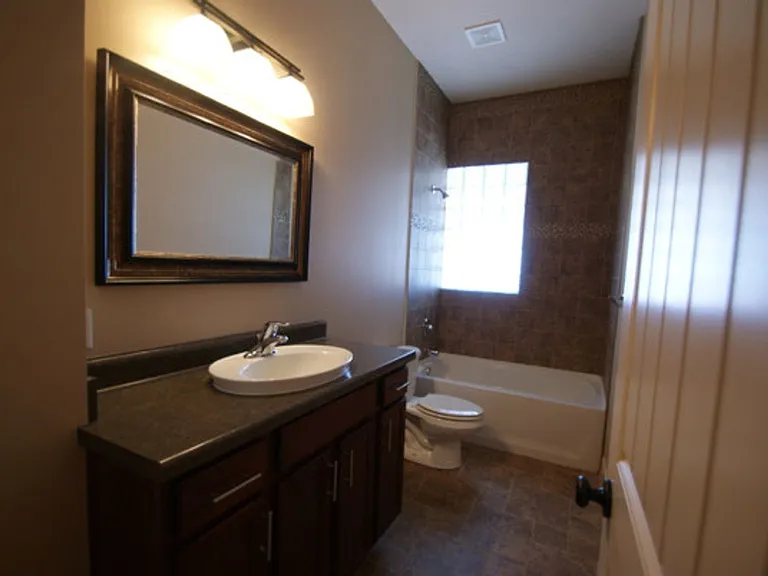 2934 Leavenworth St — Photo 35