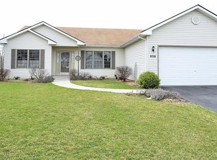 858 Morrill Ln, Elburn, IL 60119