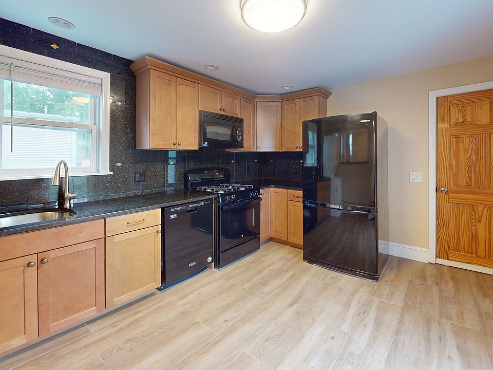1st image of 49 Glenwood Rd #49