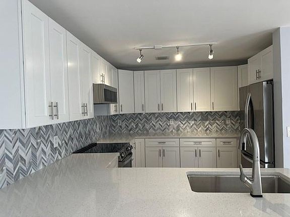 2nd image of 4151 Eastridge Cir