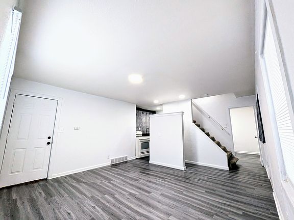 4th image of 822 8th Ave #2