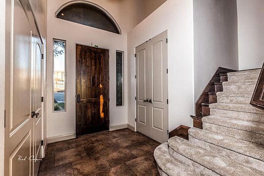 3rd image of 1587 N Artesia Dr