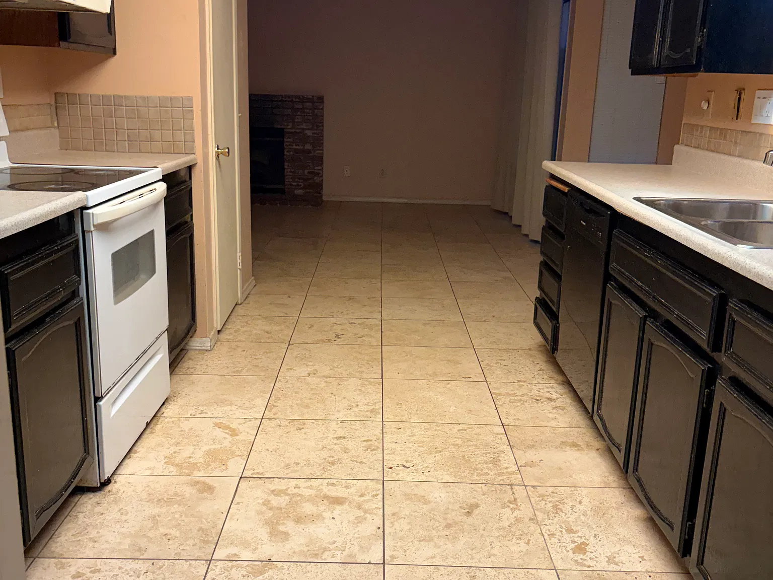 4 bed, 2.5 bath, 1950 sqft, $4,400 — Photo 4