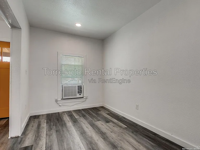 611 Rochambeau St — Photo 7