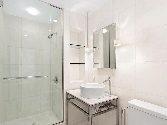 5th image of 15 Broad St APT 1001
