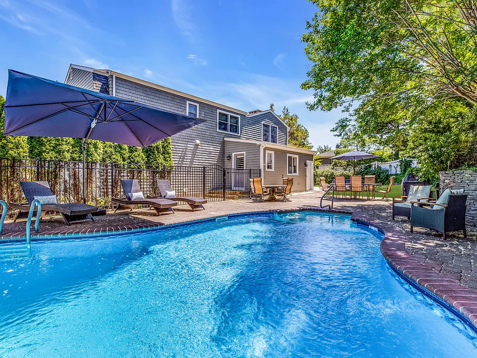 345 Colonial Rd