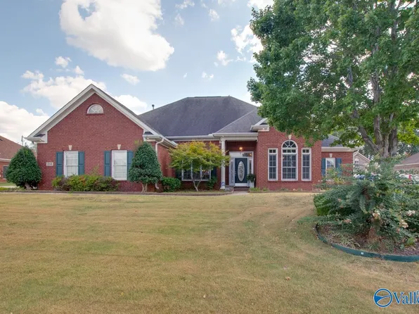 204 Pearle Wood Ct, Huntsville, AL 35806
