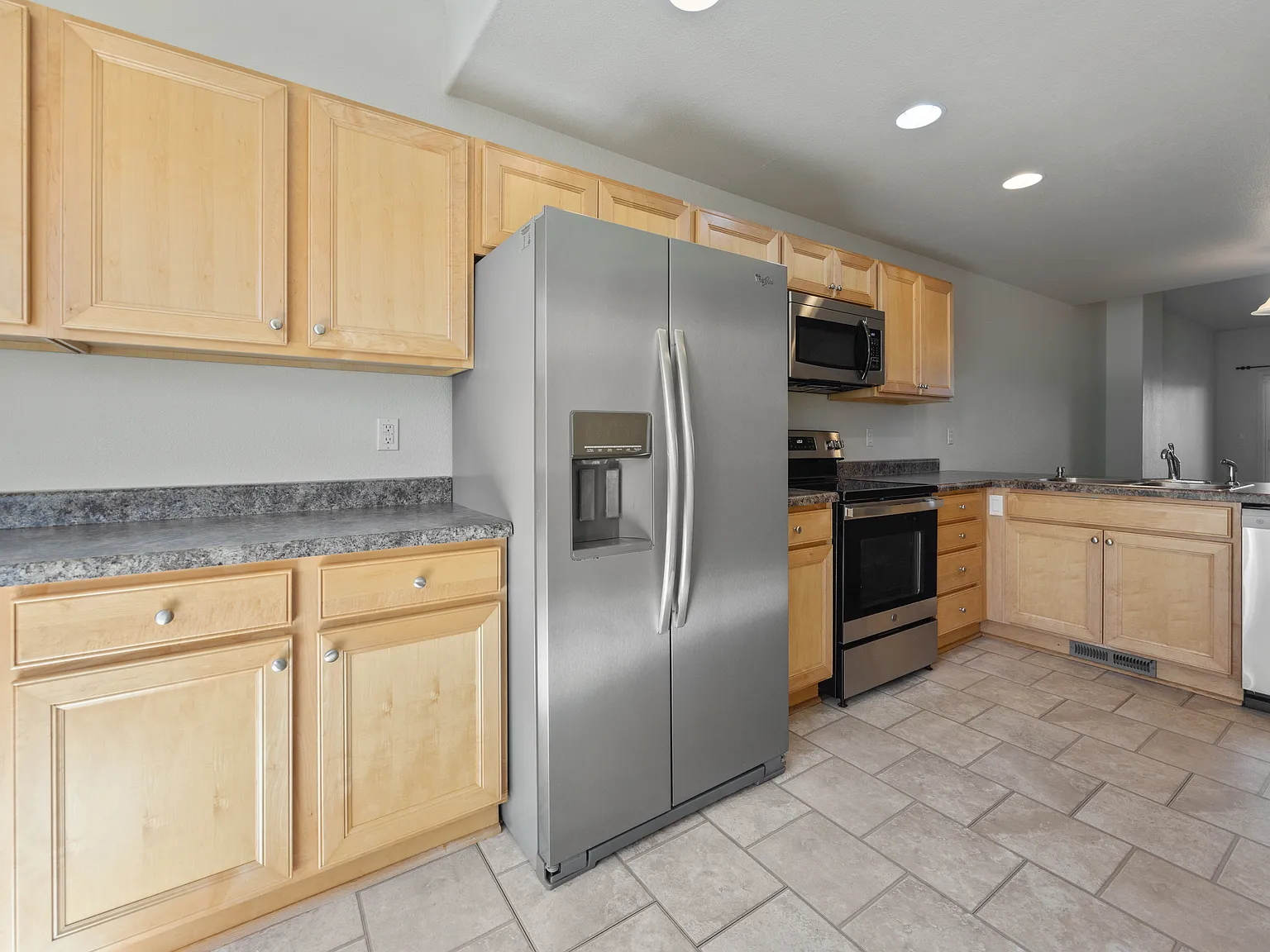 2 bed, 2.5 bath, 1802 sqft, $2,250 — Photo 3