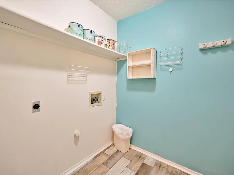907 Clear Creek Dr — Photo 14