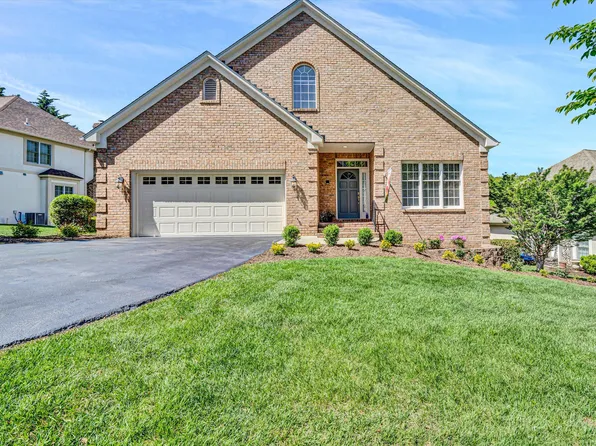 4080 Overlook Trail Dr, Roanoke, VA 24018