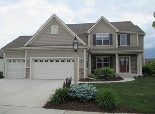 1600 Moccasin Trl, Waukesha, WI 53189