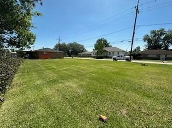 2608 Guerra Dr, Violet, LA 70092