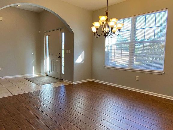 4th image of 1090 SW Sunbeam Way
