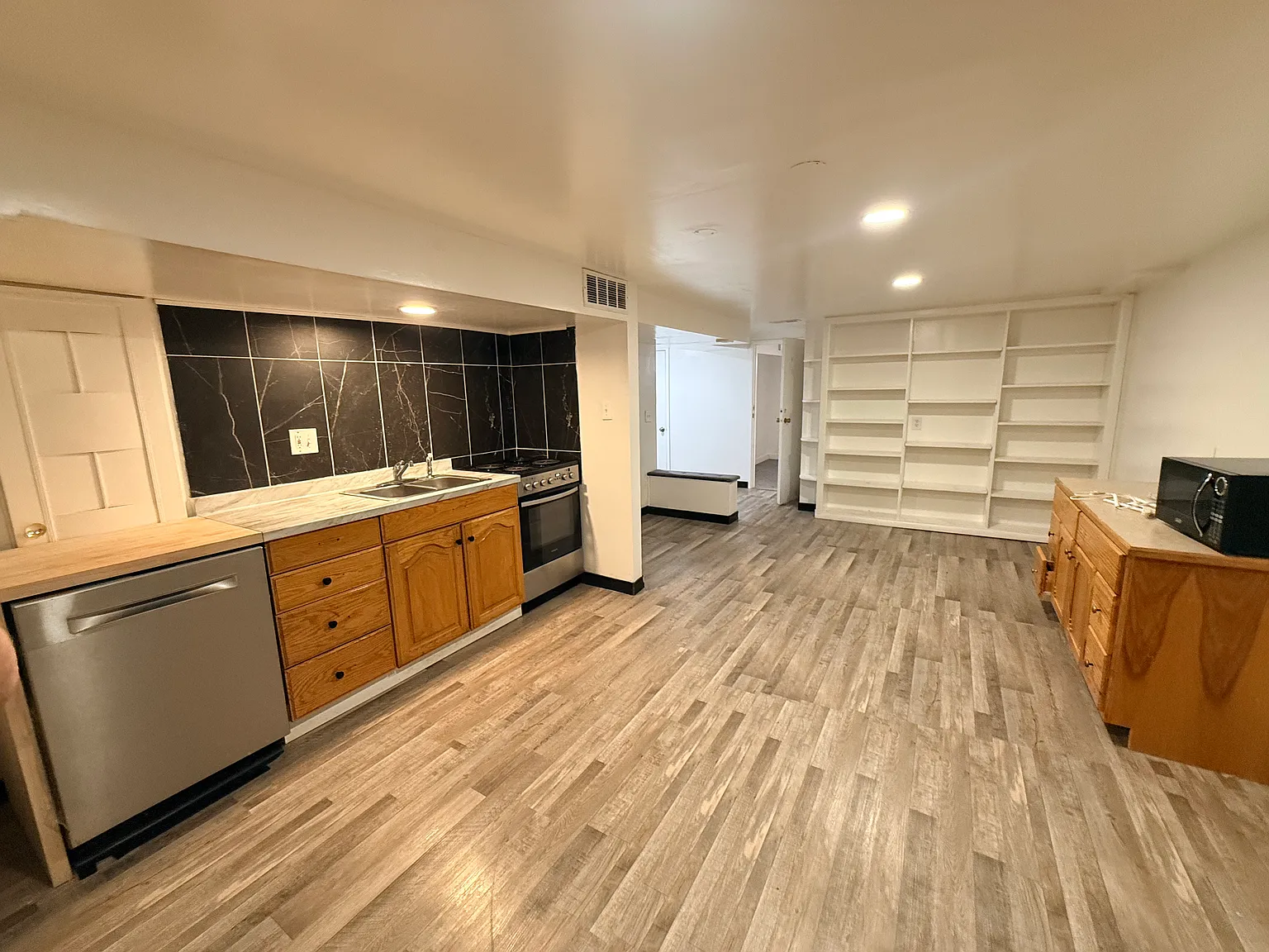 2 bed, 1232 sqft, $1,800 — Photo 2