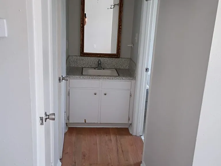 1518 East Ave — Photo 17