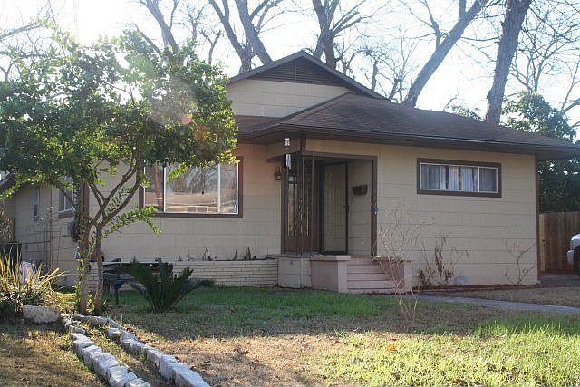 1st image of 861 Lee St