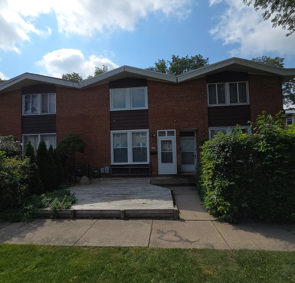 3 bed, 1152 sqft, $2,400 — Photo 1