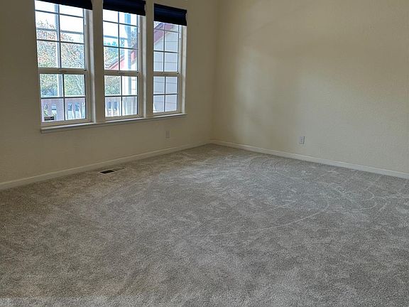 4th image of 366 Breeden St