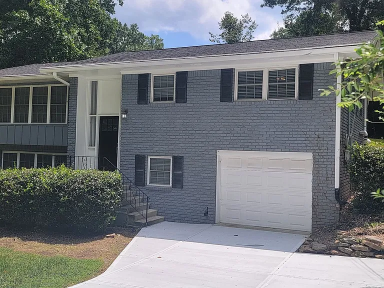 2497 Wentworth Dr NE — Photo 32