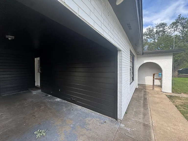 809 Loma St — Photo 7