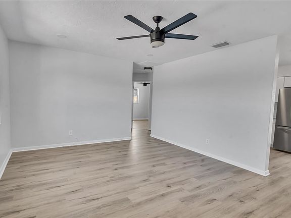 3rd image of 810 77th Ave N