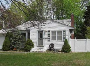 17 Byrd Ct, Kings Park, NY 11754