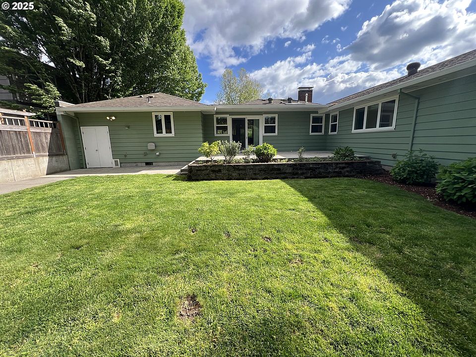 2nd image of 4131 SE Cooper St