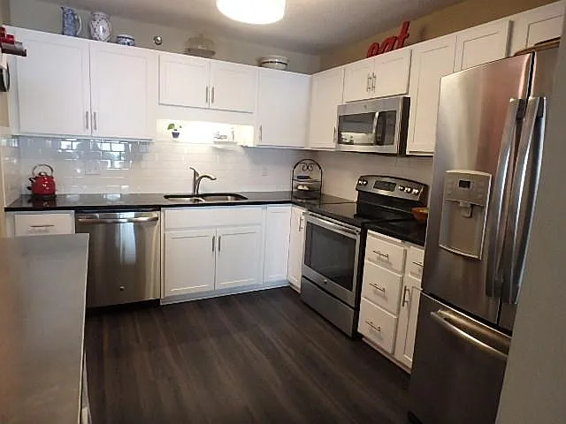 121 Washington Ave S — Photo 2