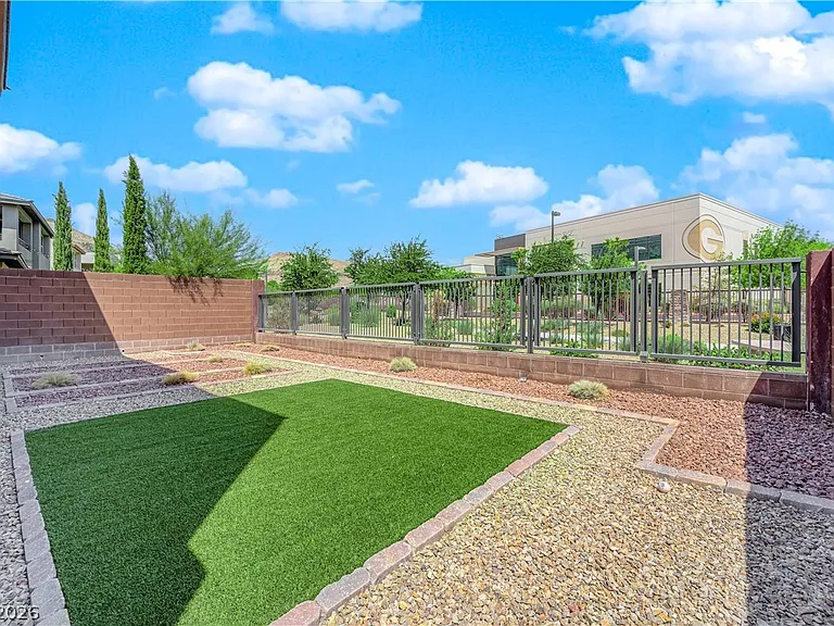 10254 Kesington Dr — Photo 43