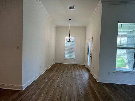5th image of 7985 Colomas Towne