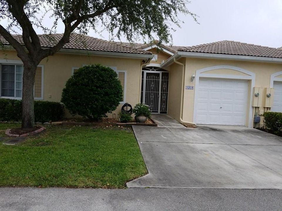1st image of 1319 SW 48th Ter