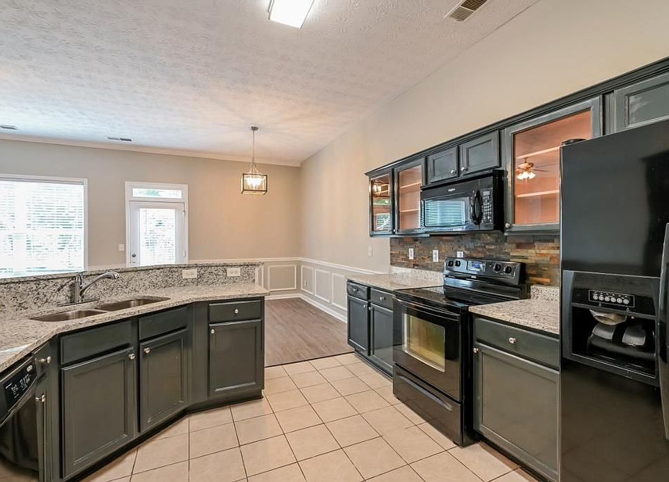 1st image of 215 Green Bridge Ct