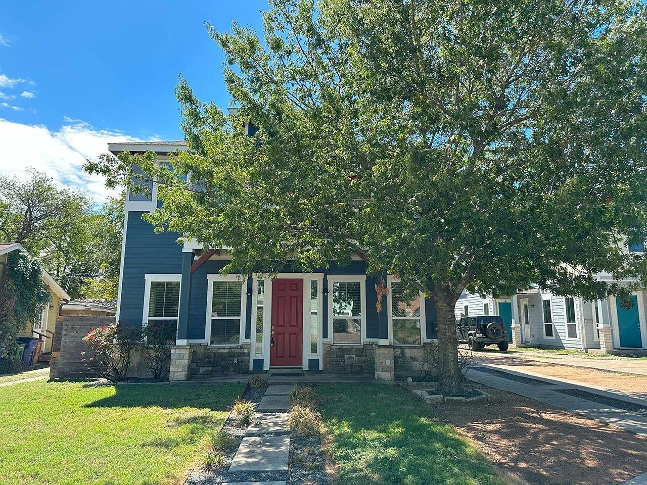 4 bed, 3.0 bath, 1950 sqft, $3,500 — Photo 2