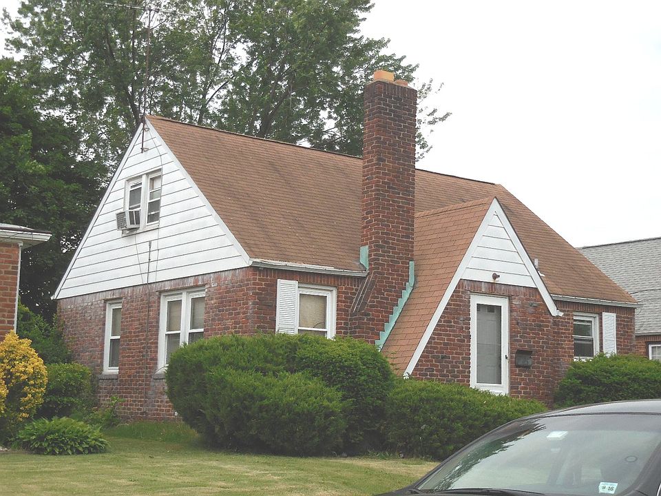 2nd image of 35 Ida St
