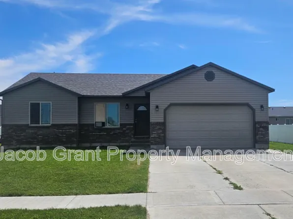 3030 Golden Rod Dr, Idaho Falls, ID 83401