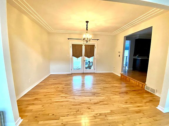 3rd image of 4966 Sheridan Dr