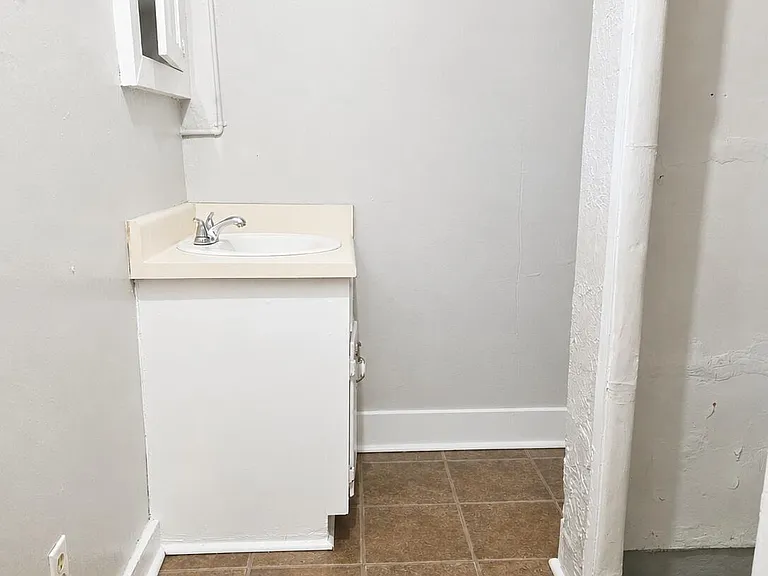 1940 Haynie Dr #6 — Photo 7
