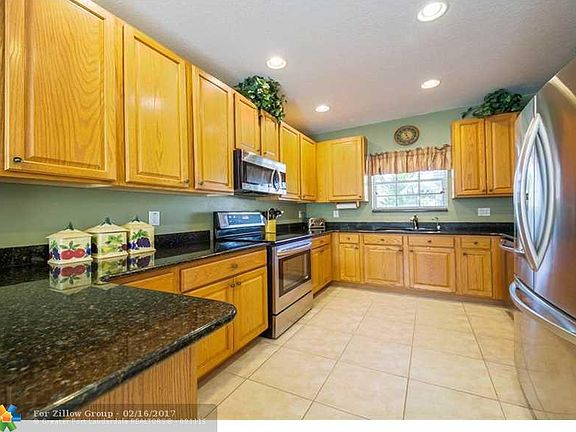 4th image of 967 NW 127th Ave