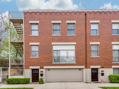 826 N Lessing St #1, Chicago, IL, 60642
