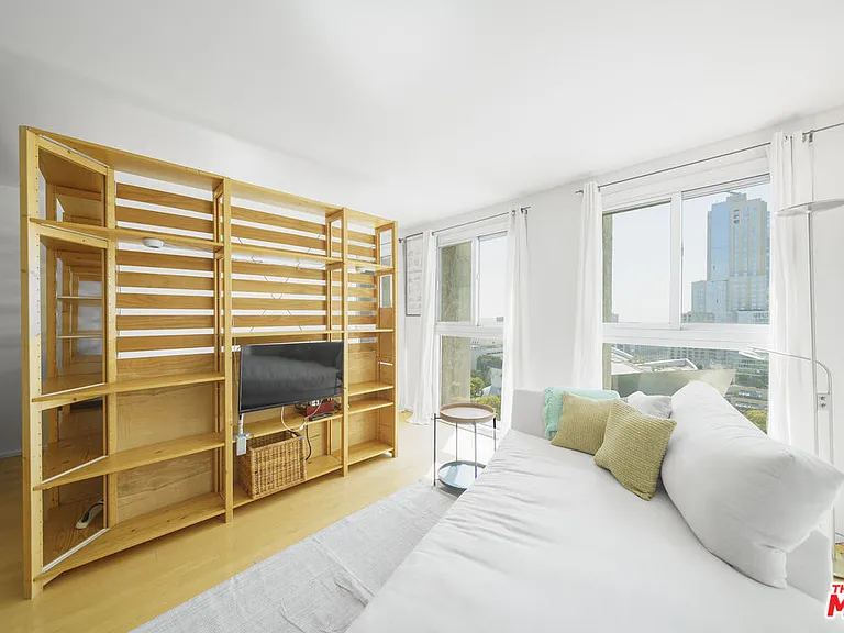 800 W 1st St #2104 — Photo 9