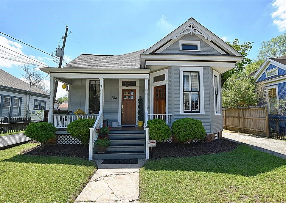 This 1907 Queen Anne Victorian home was lovingly renovated and expanded in 2013. It's 1750 SF remains single story and fits beautifully in the heart of Heights Historic District West.The exterior retains its historic Victorian features of tall peaked roof